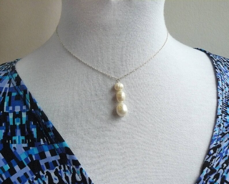 Triple White Pearl Pendant Necklace Etsy