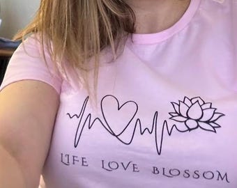 Spiritueel mindfulness T-shirt met hartslag en lotusbloem – Spiritueel cadeau voor vrouwen