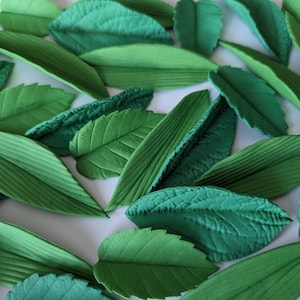 30 Edible Fondant Leaves – Handmade Sugar Cake Decorations for Floral, Rustic & Garden Cakes