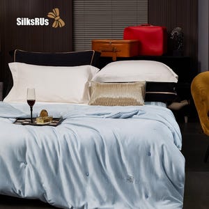 100% Mulberry Silk Duvet All Season – Lightweight, Hypoallergenic & Temperature Regulating Washable Jacquard Cover –  Luxury Laird Blue Grey
