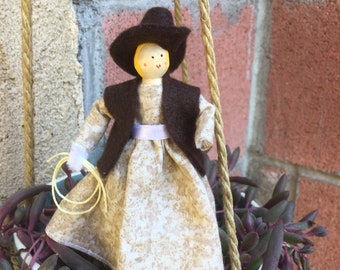 Muñeca vaquera con pinzas para la ropa, temática del oeste - lista para enviar