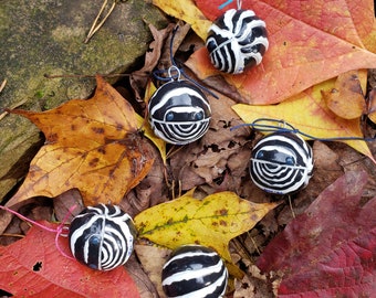 Zebra Isopod A. maculatum Isopod Ornament