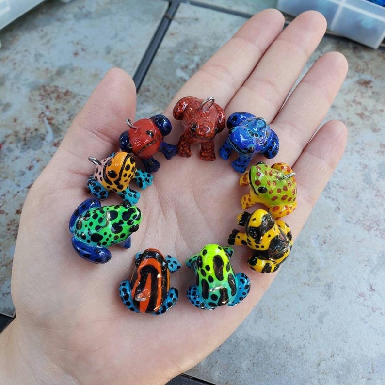 ¡Dijes de rana dardo! ¡32 especies para elegir! imagen 1