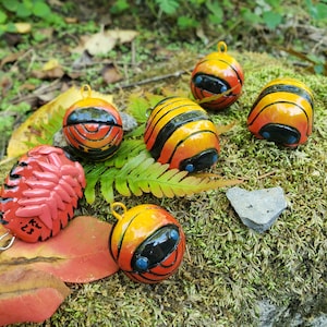 Szkarłatna Merulanella m. tricolor Isopod Ornament