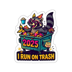 Sticker raton laveur Je cours sur une poubelle