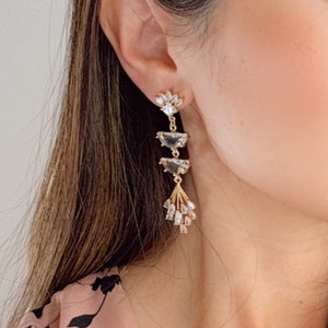 Bridal Chandelier Earrings Gold Boho Bridal Earrings Art Deco Earrings Gold Statement Earrings for Bride Gold Wedding Earrings Bridal Shower