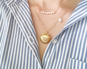 Seashell Locket Necklace Gold Seashell Necklace Gold Necklace Pearl Gold Locket Beach Themed Jewelry Clamshell Locket Jewelry Sweet 16 Gift