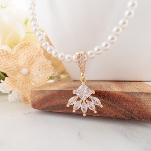 Art Deco Necklace Pearl Choker Necklace Vintage Style Bridal Necklace Art Deco Fan Pendant Great Gatsby Party Jewelry Clear Crystal Charm
