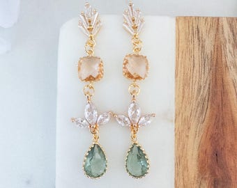 Pendientes llamativos de inspiración vintage, pendientes de cristal verde salvia y champán, joyería elegante para eventos especiales, pendientes glamurosos, regalo para ella.