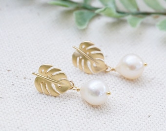 Monstera Stud Earrings with Freshwater Pearls - Monstera Leaf Earrings, Pearl Earrings, Gemstone Earrings, Small Stud Earrings