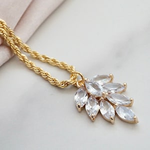 Twist Rope Chain Pendant Necklace Rhinestone Leaf Pendant Necklace Gold Chunky Twist Chain Necklace Statement Pendant Thick Necklace