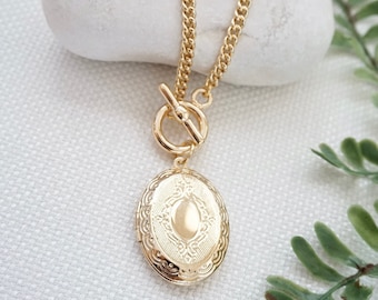 Oval Locket Necklace Gold Toggle Necklace with Locket Pendant Locket Jewelry for Photo or Secret Message Meaningful Gift for Mom or Grandma