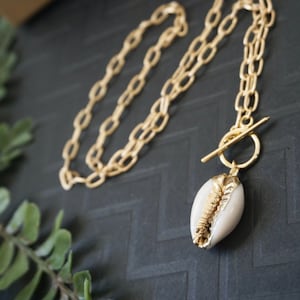 Natural Bohemian Beach Sea Shell Cowrie Pendant Charm Chain Necklace Jewelry