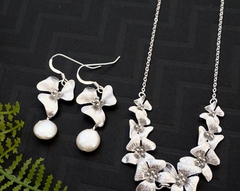 Dogwood Necklace Silver Dogwood Earrings Floral Jewelry Set with Pearls Statement Necklace Silver Floral Necklace Set for Bride Pearl