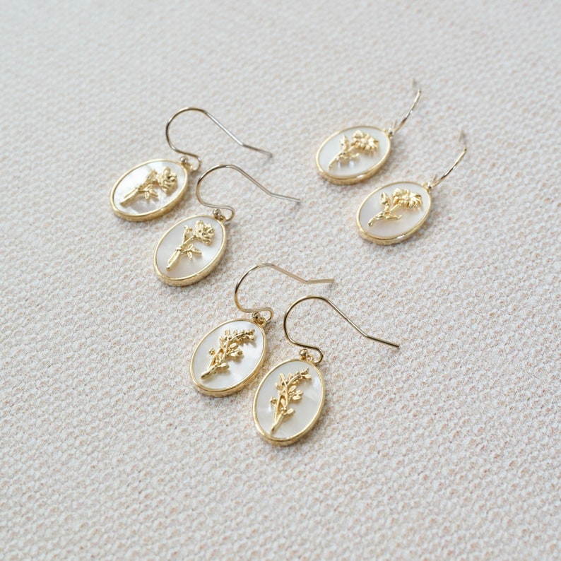 Custom Birth Month Flower Earrings, Personalized Birthflower Earrings, Dainty Gold Earrings, Simple Flower Earrings, Gift for Her image 4
