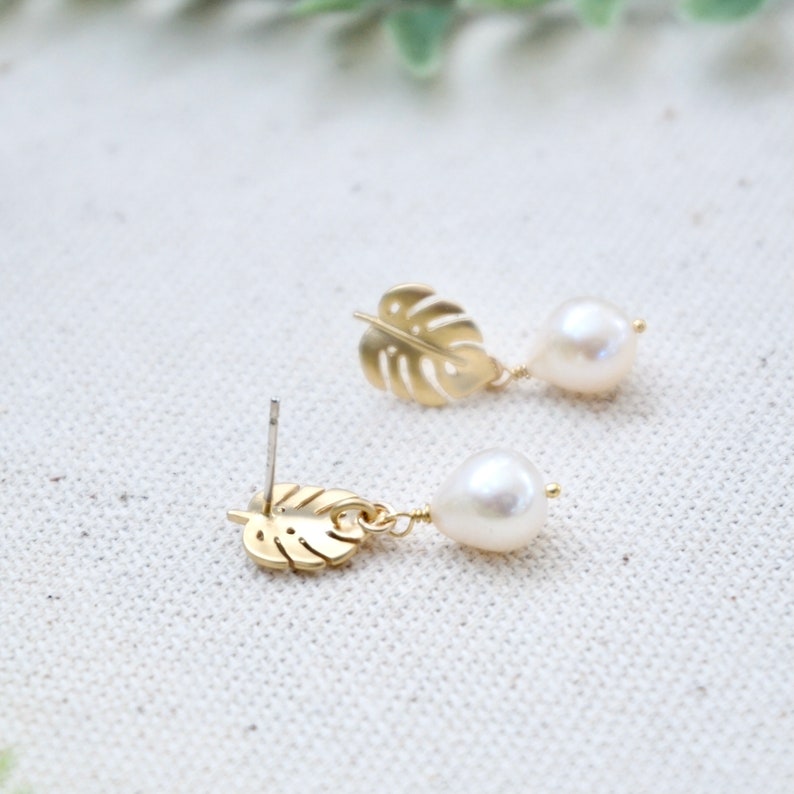 Monstera Stud Earrings with Freshwater Pearls Monstera Leaf Earrings, Pearl Earrings, Gemstone Earrings, Small Stud Earrings image 3