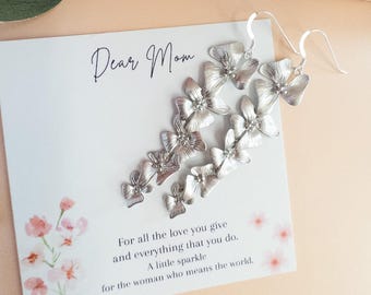 Regalo del Día de la Madre para mamá: Pendientes de flores de plata, pendientes colgantes de cornejo, conjunto de regalo para esposa, joyería, pendientes florales llamativos de parte de su hija.