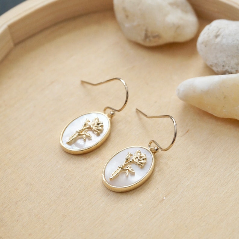 Custom Birth Month Flower Earrings, Personalized Birthflower Earrings, Dainty Gold Earrings, Simple Flower Earrings, Gift for Her image 1