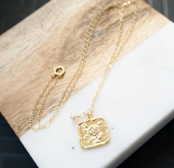 Gold Rose Necklace Dainty Coin Necklace for Layering Floral Jewelry Gift  for Mom Rose Flower Pendant Necklace Mother's Day Gift for Wife