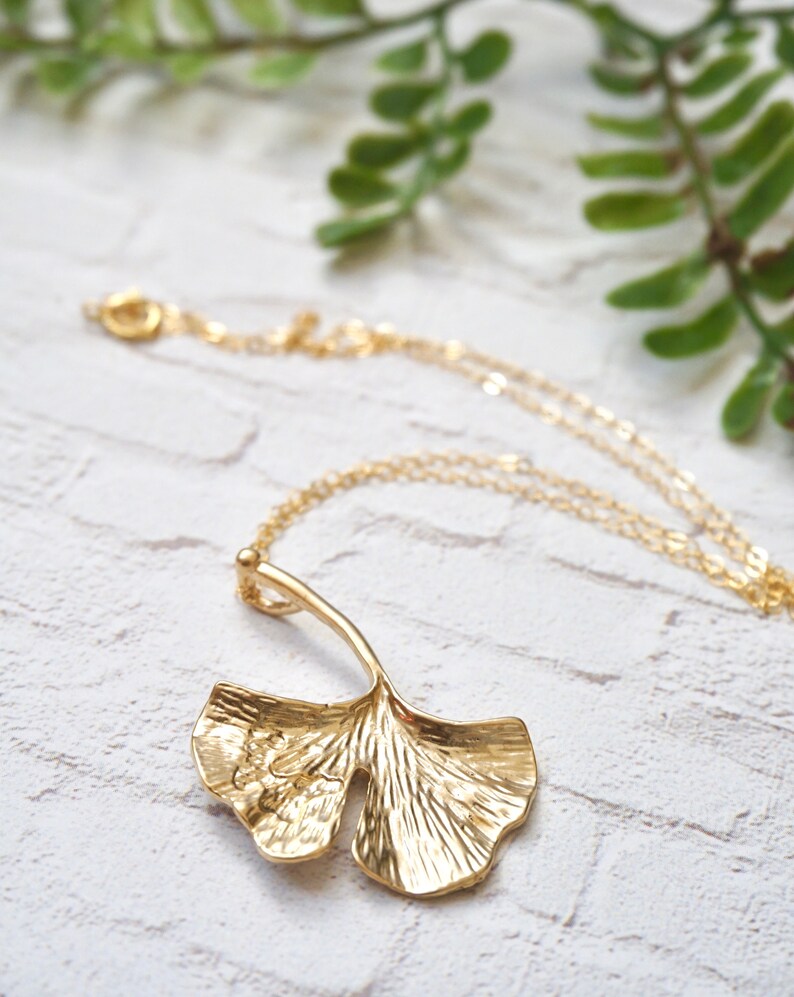Gold Gingko Pendant Necklace Delicate Jewelry Gingko Biloba Necklace Dainty Gold Necklace Unique Necklace Gingko Leaf Necklace