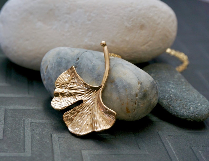 Gold Gingko Pendant Necklace Delicate Jewelry Gingko Biloba Necklace Dainty Gold Necklace Unique Necklace Gingko Leaf Necklace