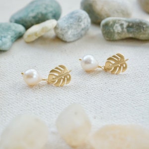 Monstera Stud Earrings with Freshwater Pearls Monstera Leaf Earrings, Pearl Earrings, Gemstone Earrings, Small Stud Earrings image 5