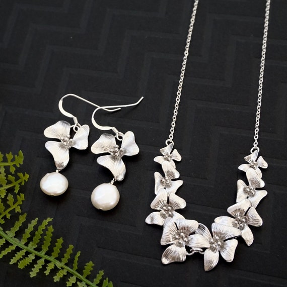 Dogwood Necklace Silver Dogwood Earrings Floral Jewelry Set with Pearls Statement Necklace Silver Floral Necklace Set for Bride Pearl