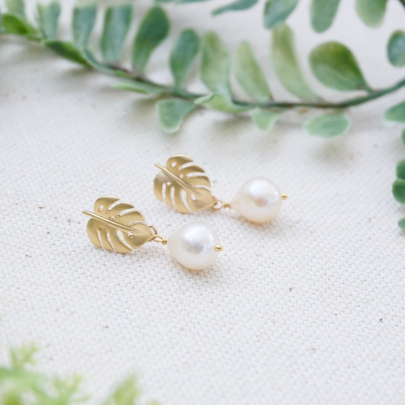 Monstera Stud Earrings with Freshwater Pearls Monstera Leaf Earrings, Pearl Earrings, Gemstone Earrings, Small Stud Earrings image 1