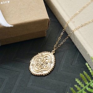 Gold Coin Necklace Vintage Medallion Necklace Coin Pendant Necklace for Layering Gold Necklace with Large Coin Jewelry Gift for Her