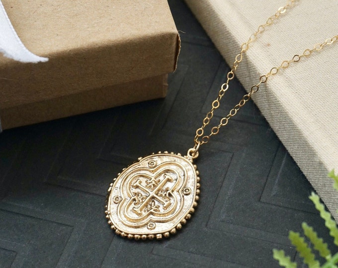 Gold Coin Necklace Vintage Medallion Necklace Coin Pendant Necklace for Layering Gold Necklace with Large Coin Jewelry Gift for Her