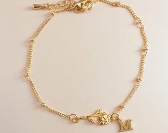 Pulsera con la flor de nacimiento personalizada para mamá. Pulsera con inicial personalizada. Joyería con la flor del mes de nacimiento. Regalo significativo para el Día de la Madre de parte de su hija.