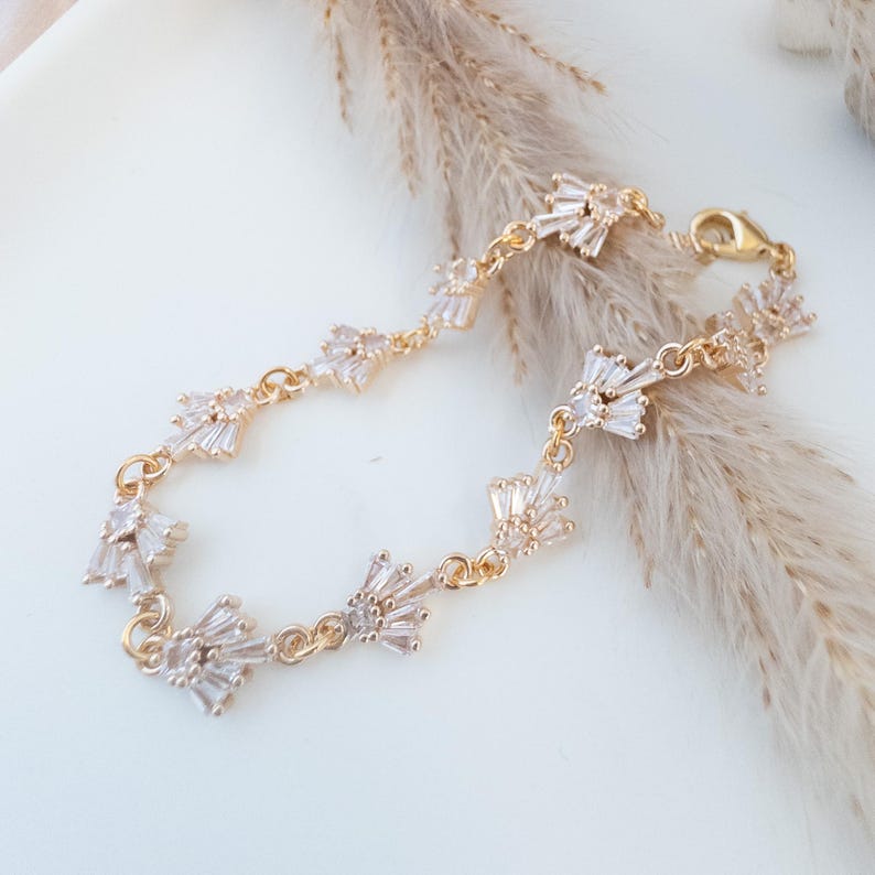 Elegant Fan Crystal Bracelet for Bridal Shower Gift