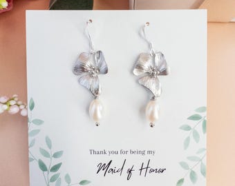 Pendientes de regalo para damas de honor, pendientes florales de perlas, joyería para damas de honor, joyería de boda, regalo de la novia, pendientes de flores de plata u oro.