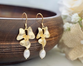 Dogwood Flower Earrings Gold Flower Pearl Earrings Simple Wedding Earrings Pearl Bridesmaids Earrings Dogwood Earring Silver Dogwood Jewelry