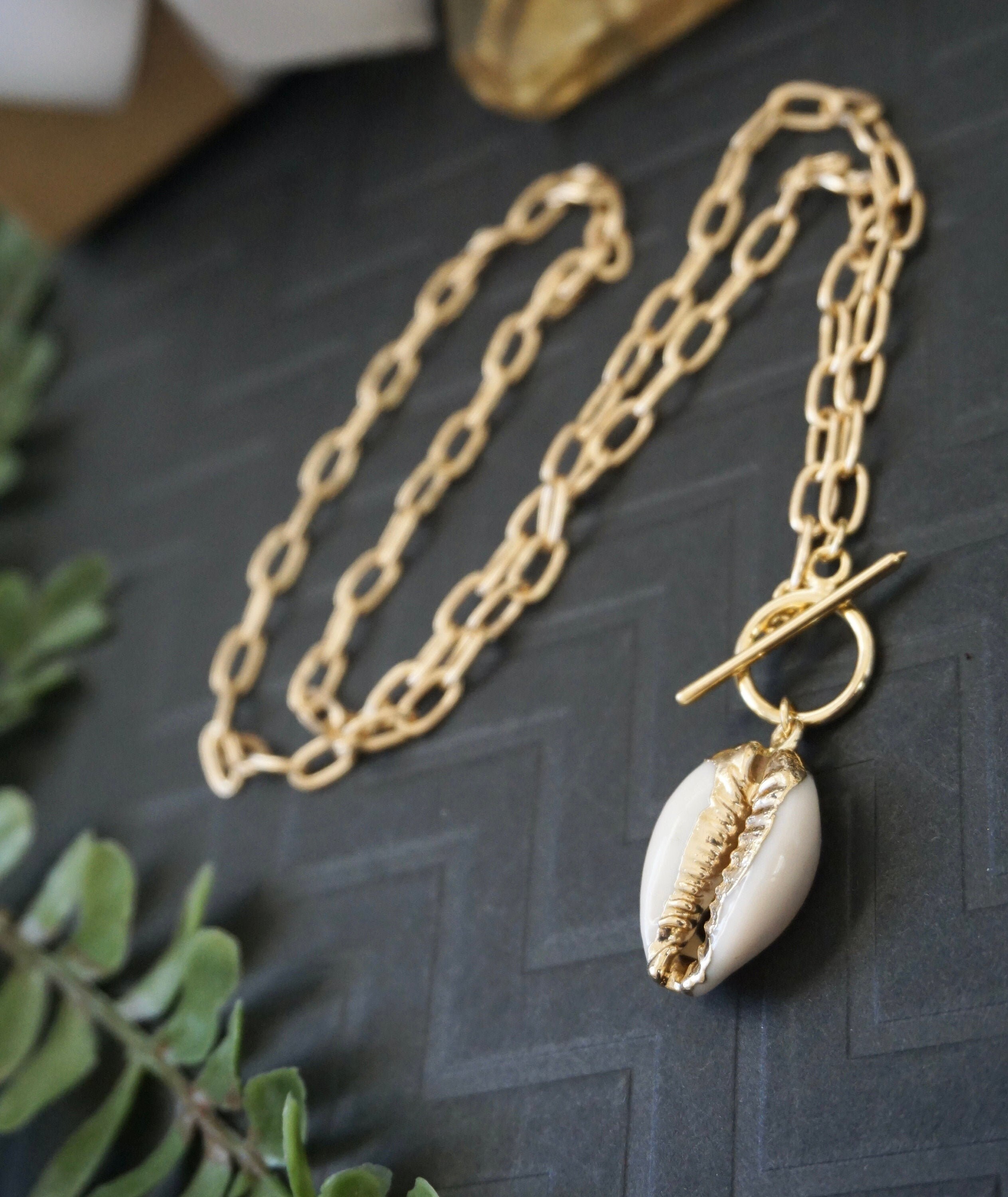 Gold cowrie shell best sale necklace