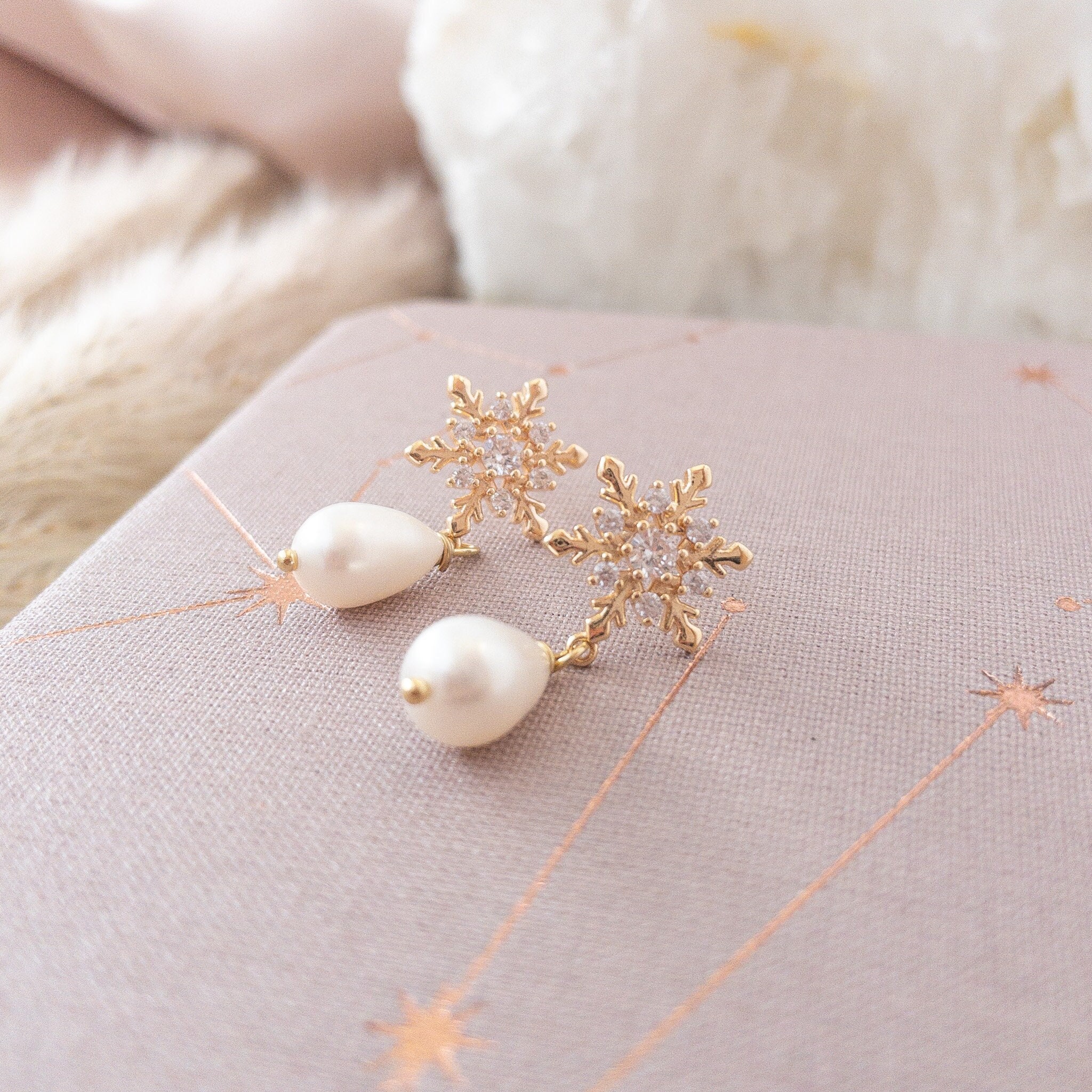 Snowflake pearl earrings deals