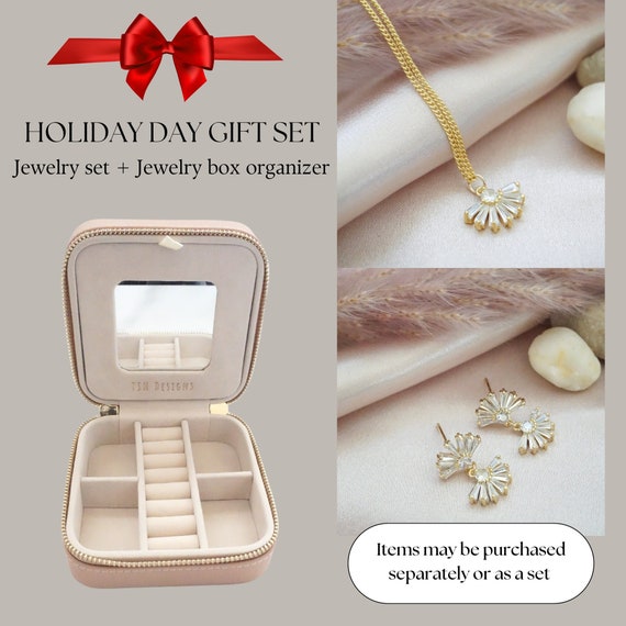 How to Present a Jewelry Gift