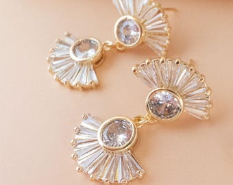 Art Deco Bridal Stud Earrings Gold Crystal Vintage Inspired Earring Bridesmaid Earring Gift Gold Fan Earring for Wedding Bridal Shower Gift