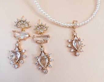 Conjunto de joyas nupciales del viejo Hollywood: gargantilla de perlas y pendientes de cristal dorado. Novia de boda glamurosa.