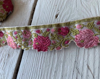 By the 1/2 Yard Mid-Century Vintage Rose Embroidered Floral Trim with Scalloped Edge (Ref: A-4831 Box 6)