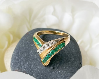 Vintage 14K Gold Emerald And Diamond Ring, Vintage 14K Gold Stacking Ring, Vintage 14k Emerald Stacking Band, Vintage 14k Emerald Ring