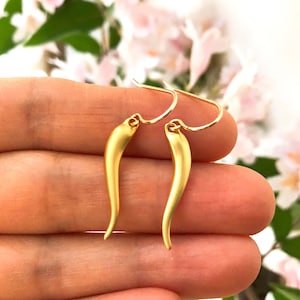 Italian Horn Earrings Gold, Italian Horn Earrings, Gold Cornicello Earrings, Gold Horn Earrings, Everyday Gold Earrings, Momentusny