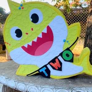 Baby shark pinata