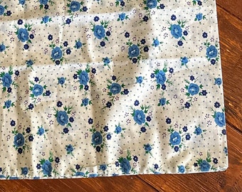 Pretty VINTAGE FEEDSACK StYLE Fabric ZiPPERED PILLOWCASE Flowers Floral Cotton