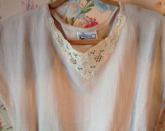 vintage Sweet 80's CAMPUS CASUALS BLOUSE Creme Pullover Rayon