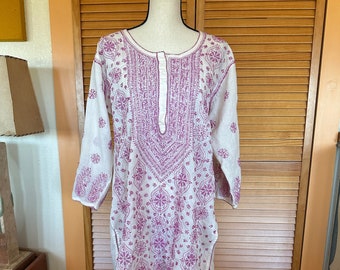 Beautiful ViNTAGE HiPPIE 1970s KAFTAN EMBROIDERED DRESS L INDiA WhITE & PiNK Seventies BoHO