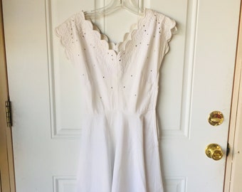 Sweet X S 1950s VINTAGE WHITE DRESS W Rhinestones  Bridal Wedding Classic Fifties