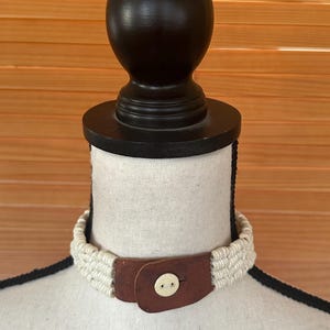 Vintage Puka SHELL CHOKER 1970's NeckLace Costume Jewelry