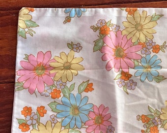1960s Floral Pillowcase: Vintage Pop Art Daisies, Cannon Monticello Standard