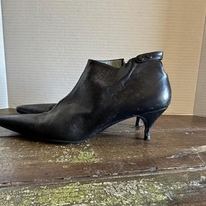 SIGERSON Morrison Ankle BOOTS Black PIXiE Vintage 90’s Zippers Pointy Toe Very Low